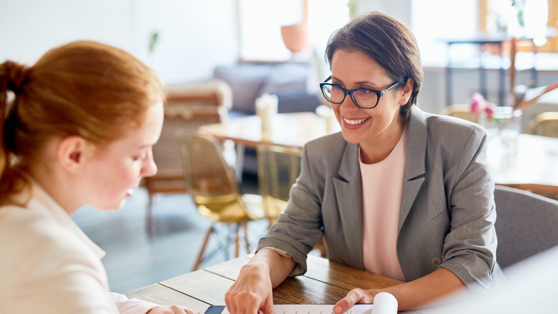 Nos gestionnaires paie et conseillers en droit social vous accompagnent au quotidien, dans tous les moments clés de la vie des entreprises du département