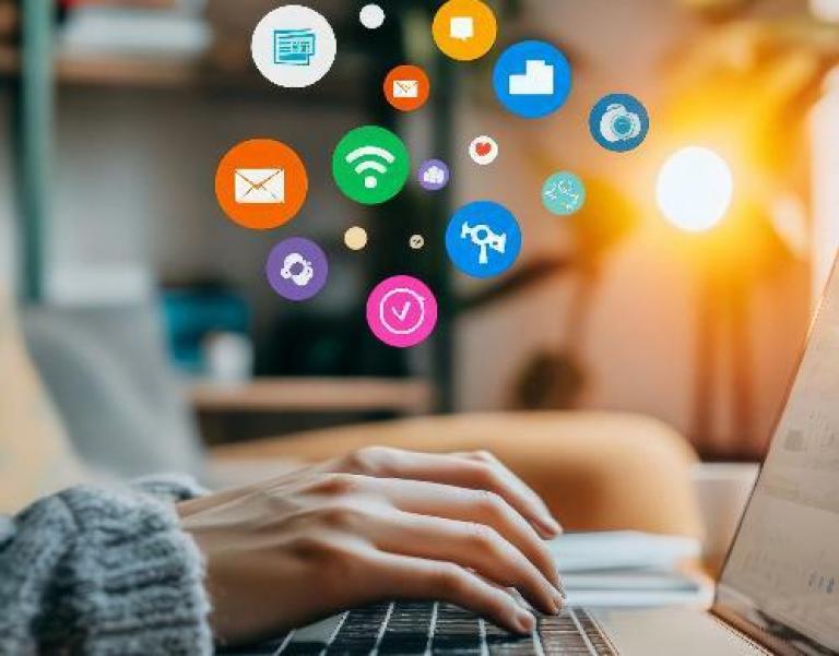 Former les chefs d'entreprises aux réseaux sociaux pour attirer des salariés