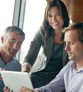 personnes avec tablette